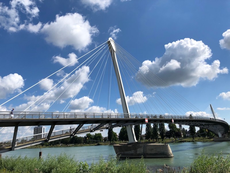 Straddling the border in the Jardin des Deux&nbsp;Rives