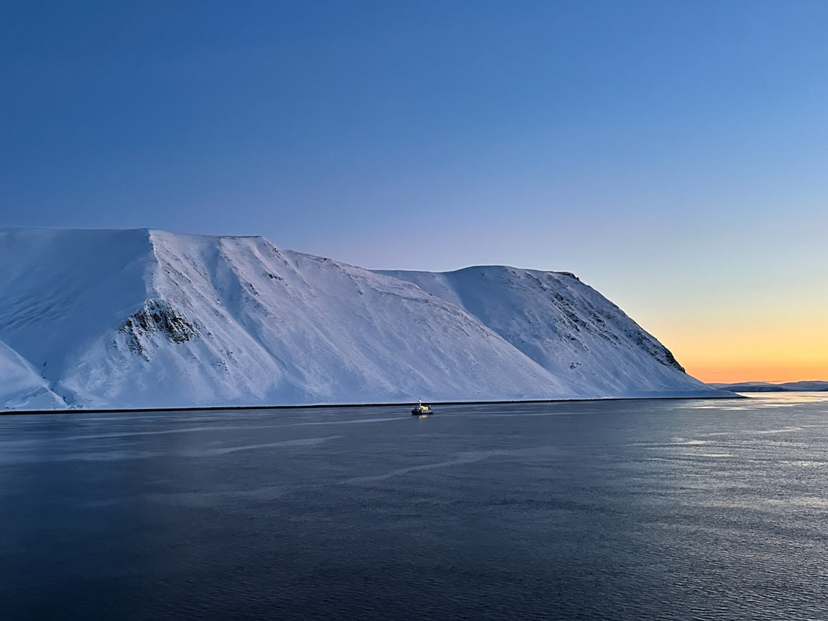 The Magerøya strait, Norway: between night and&nbsp;day